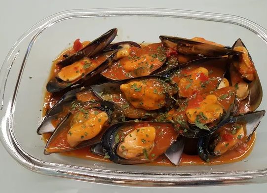 mejillones salsa de tomate picante