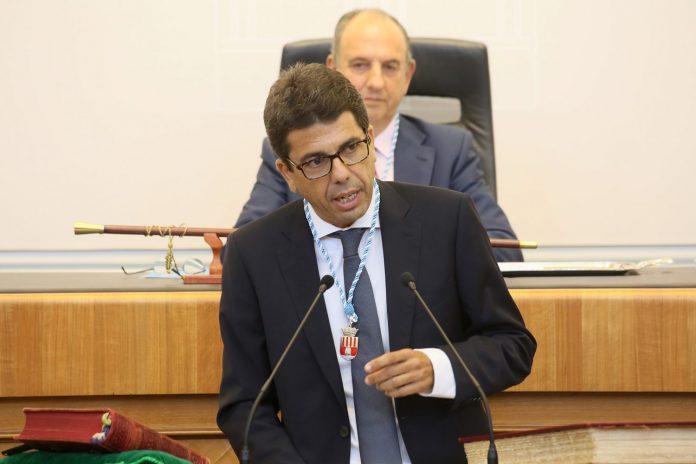 Mazón relega el valenciano a mérito lingüístico en Sanidad | Foto: Europa Press