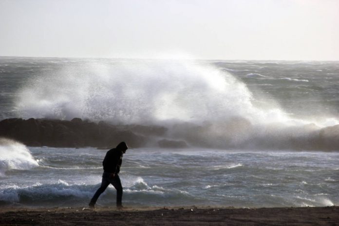 Cinco provincias estarán hoy en riesgo por fuertes rachas de viento