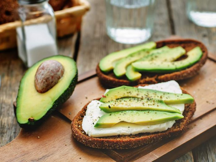 Comer aguacate a diario ayuda a mejorar la salud intestinal
