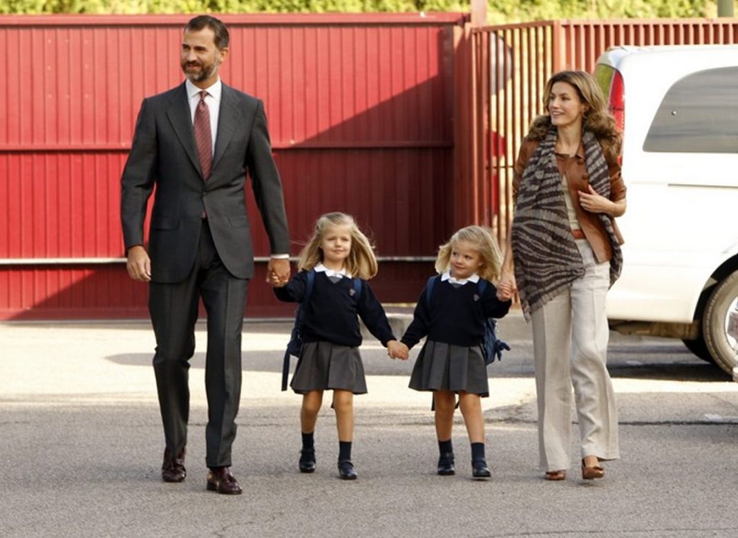 LA FAMILIA REAL EN EL PRIMER DÍA DE COLEGIO DE LA INFANTA SOFÍA