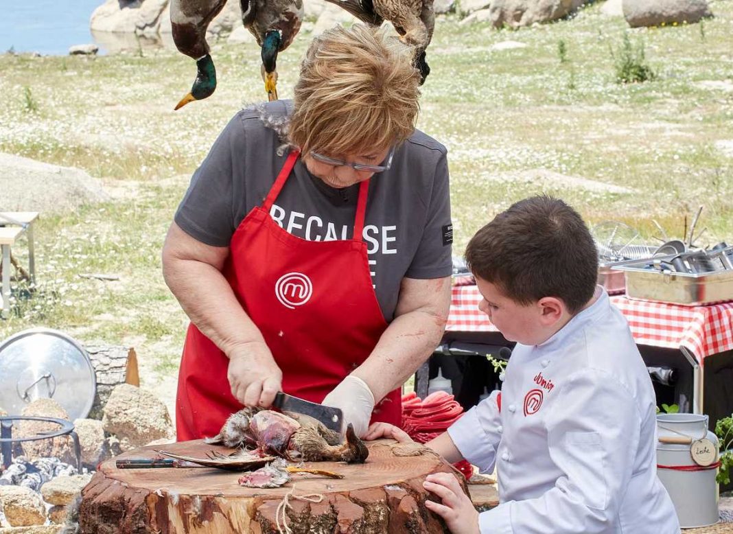 EL CORTE DE ALBERT A CELIA VILLALOBOS EN MASTERCHEF