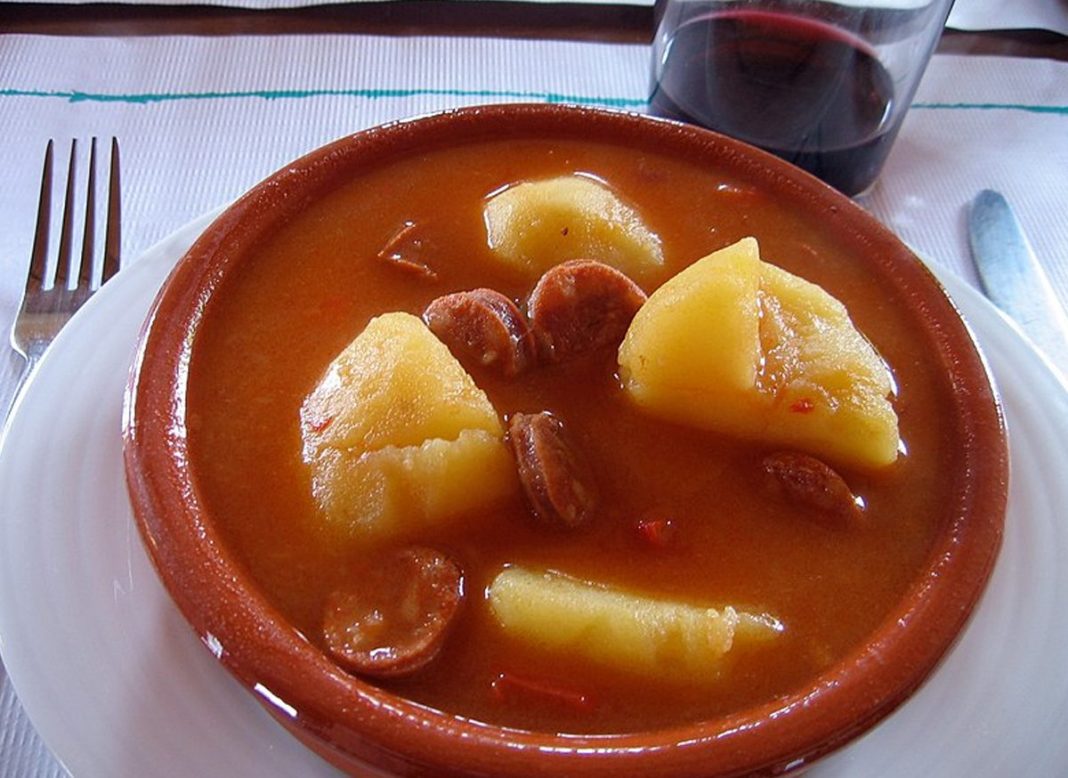 PATATAS A LA RIOJANA, UN PLATO PERFECTO PARA COMBATIR EL FRÍO