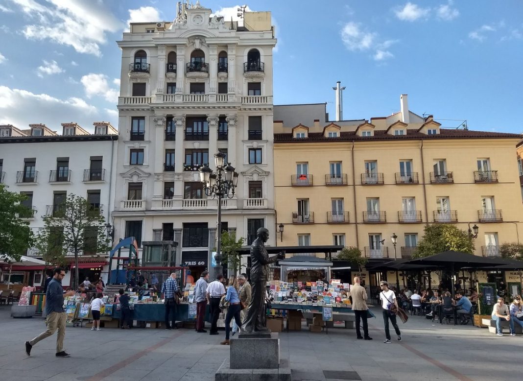 PLAZA DE SANTA ANA, EN EL CENTRO DE MADRID