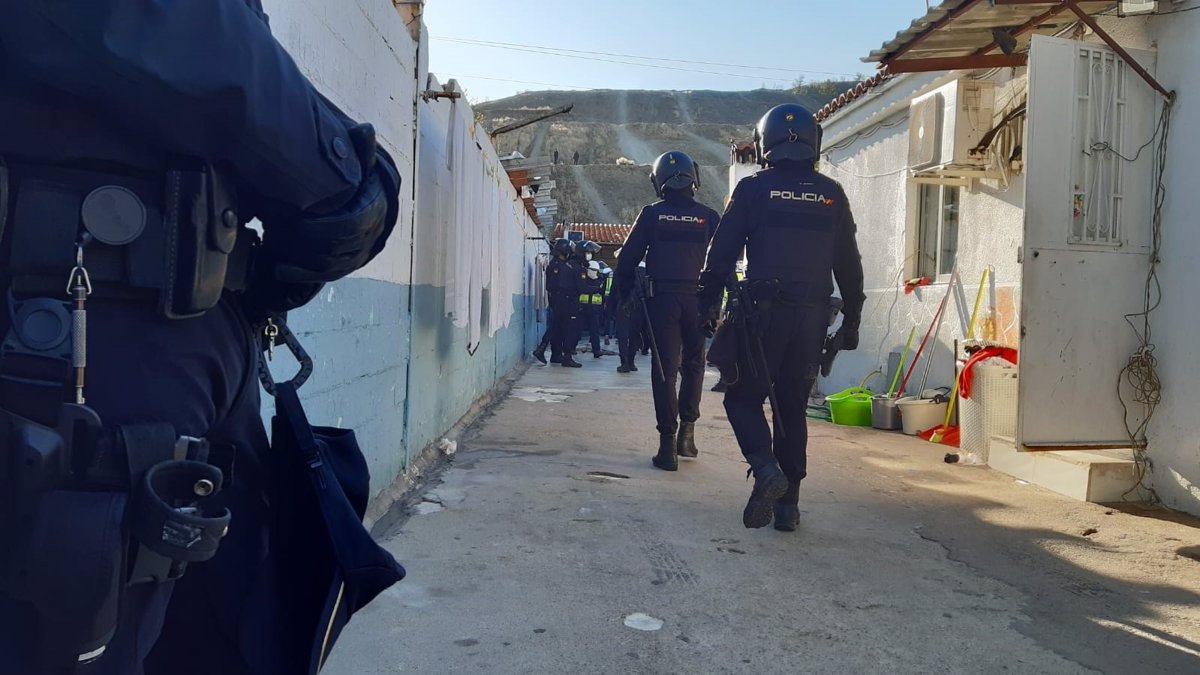 La Policía realiza registros en la Cañada Real para desmantelar plantaciones 'indoor' de marihuana