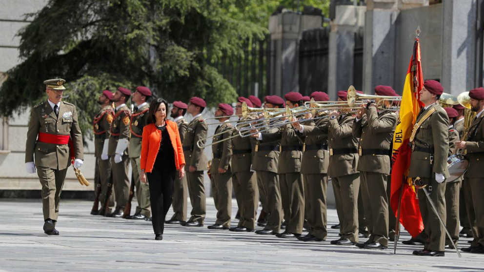 Robles: "Las actuaciones fascistas en el Ejército son "mínimas y puntuales"