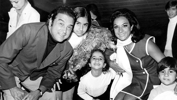 rosario  flores con su familia