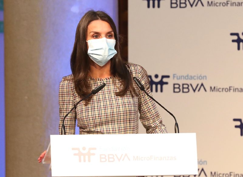LA REINA LETIZIA HUMILLA EN UN ACTO A SU HERMANA TELMA ORTIZ