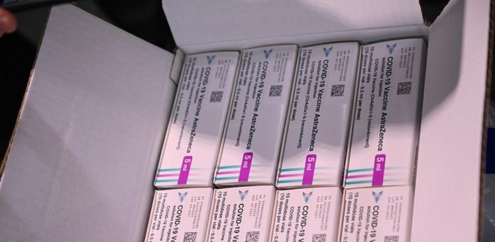 AstraZeneca trabaja ya en una vacuna para la variante sudafricana del coronavirus