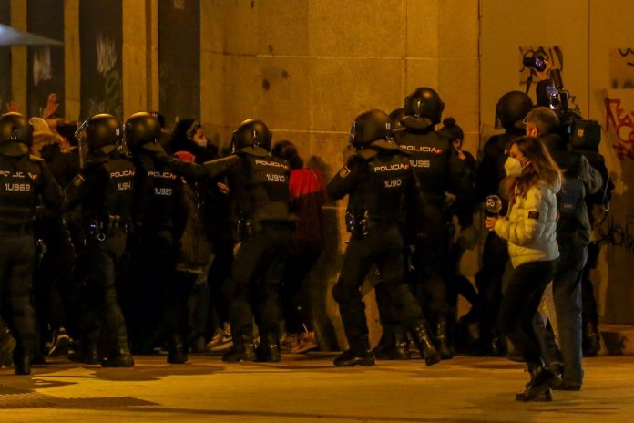 policía
