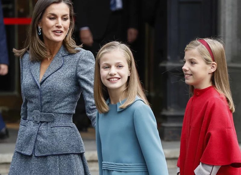 SIN FOTOS A SUS HIJAS