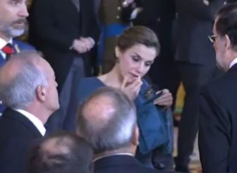EL RETOQUE DE LA REINA LETIZIA EN PÚBLICO