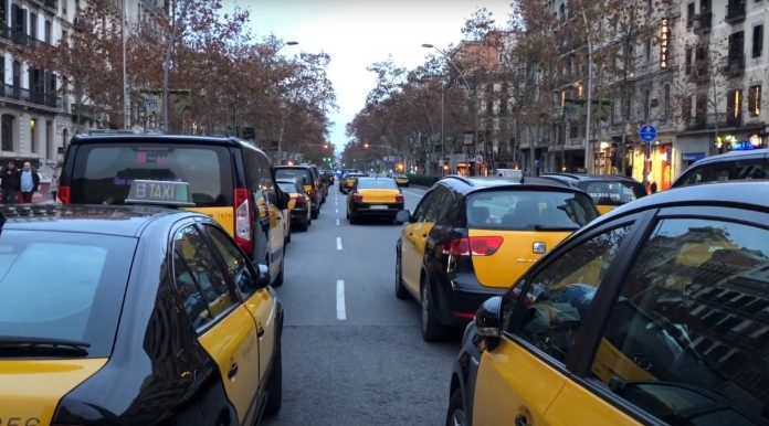 Los taxistas de Barcelona vuelven a las calles para protestar