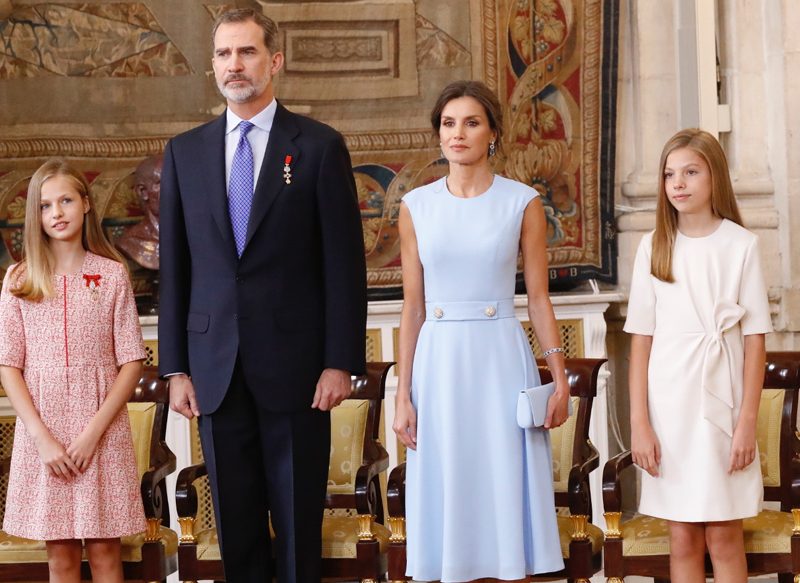 ESQUIVA A LA PRENSA COMO LA REINA LETIZIA