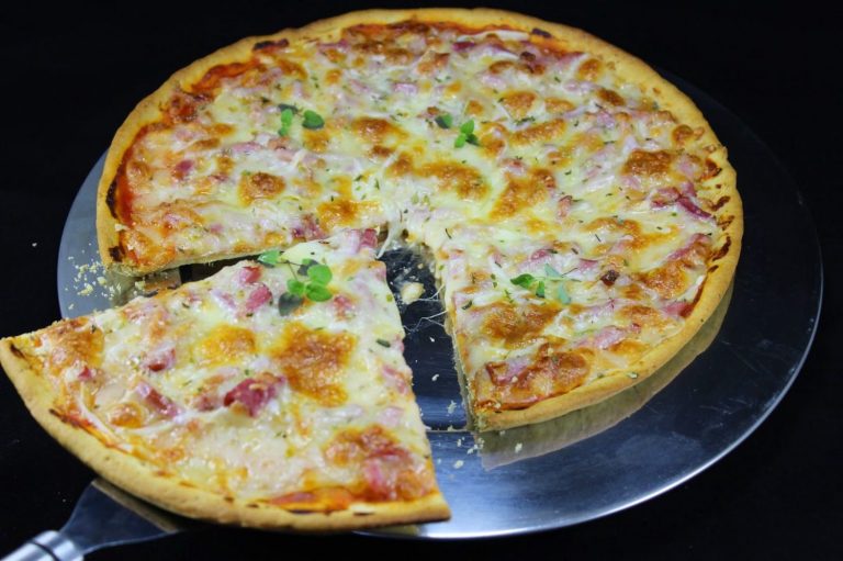 Seis opciones para hacer una pizza casera sin usar nada de harina