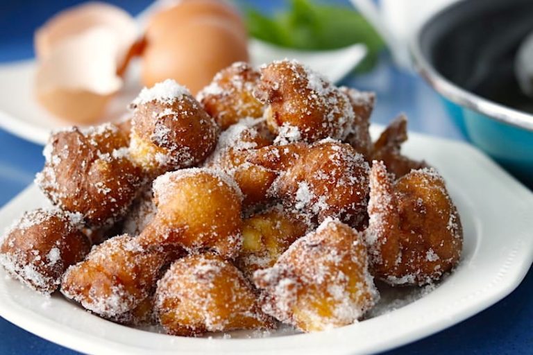 Los buñuelos, otros de los postres que se puede preparar en estos días a parte de las torrijas