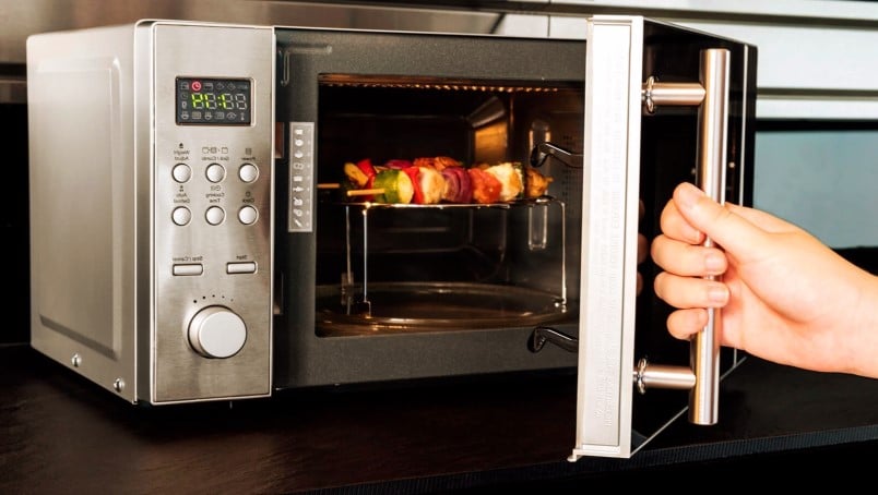 Este es el microondas más vendido de  y es el mejor aliado para los  que odian cocinar