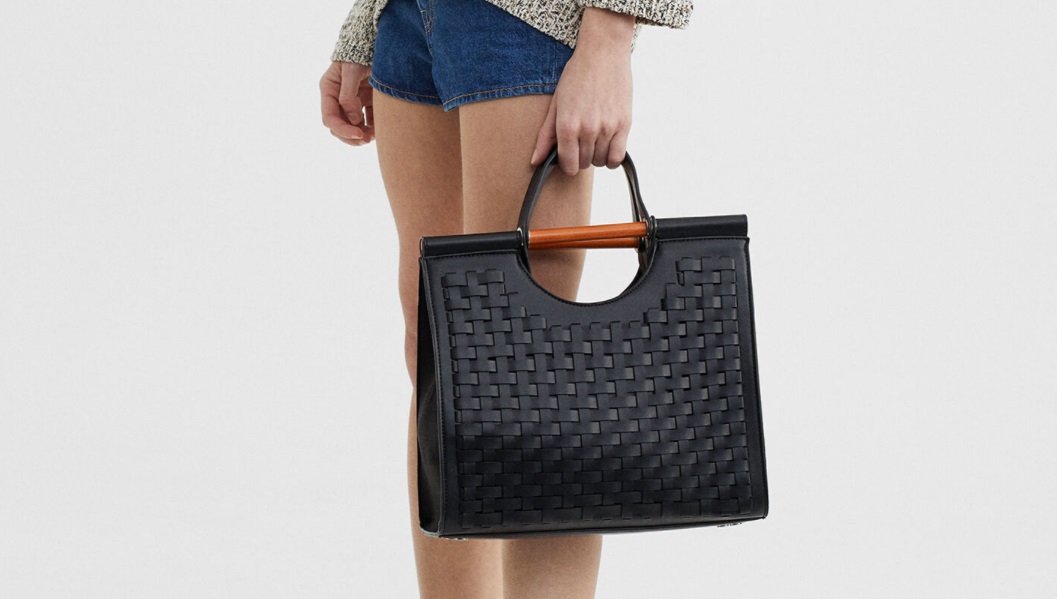 bolso trenzado de mano