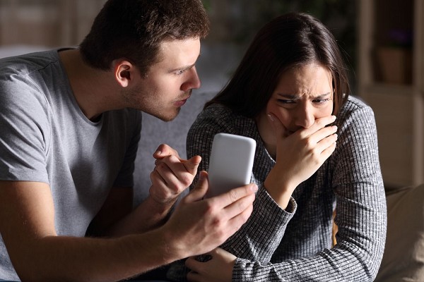 ¿Te sientes espiado? Así debes evitar el cibercontrol de tu pareja 2 Moncloa cibercontrol