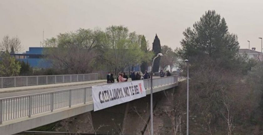Pancarta en Martorell contra el Rey