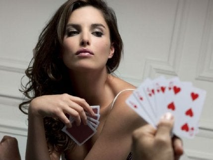 Juegos sexuales para reactivar la llama con tu pareja 4 Moncloa strip poker