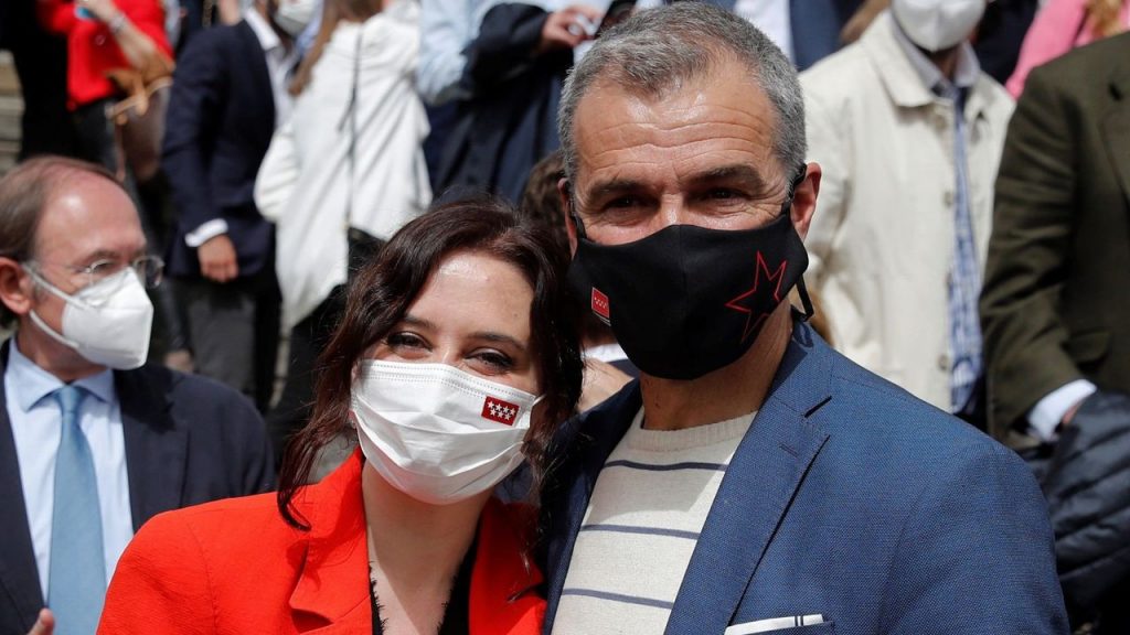 Isabel Díaz Ayuso y Toni Cantó en la precampaña del 4-M