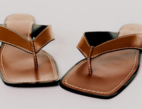 sandalia pespunte zara