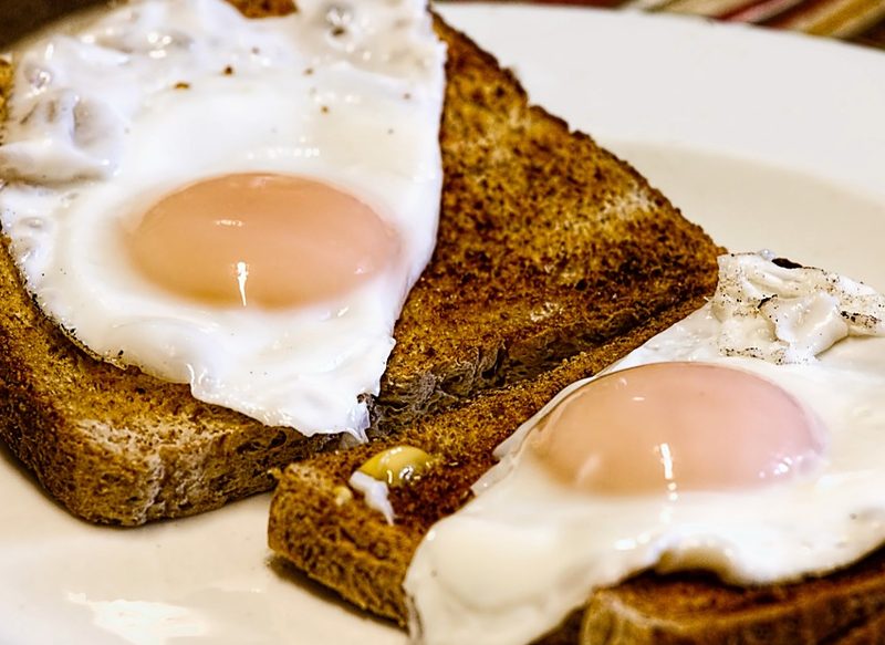 MÚLTIPLES FORMAS DE COCINAR Y CONSUMIR EL HUEVO FRITO