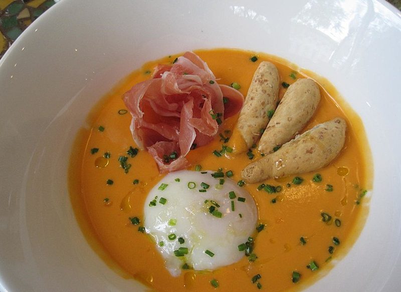 LA ELECCIÓN DEL 'TOPPING' DEL SALMOREJO