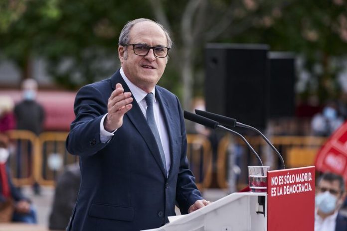 Gabilondo, el candidato 'soso y formal', cierra campaña en Entrevías