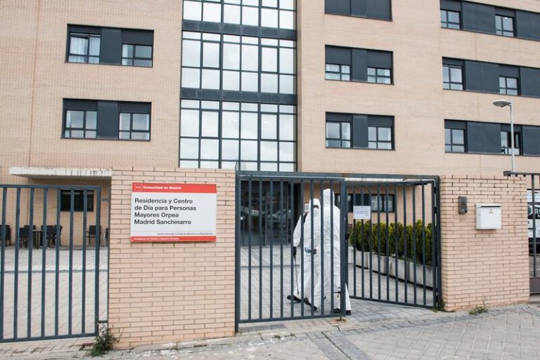 La Fiscalía de Madrid ve «adecuado» exigir una PCR a nuevos trabajadores de un centro residencial