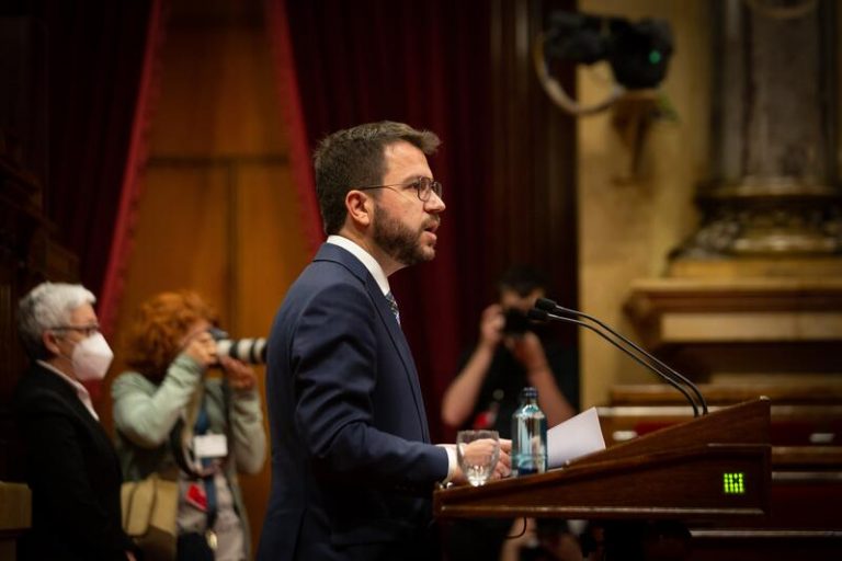Aragonès dice que la situación sanitaria en Cataluña mejora y llama a vacunarse «sin miedo»