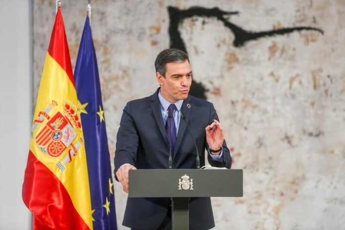 Sánchez asegura que protegerá a las familias, 