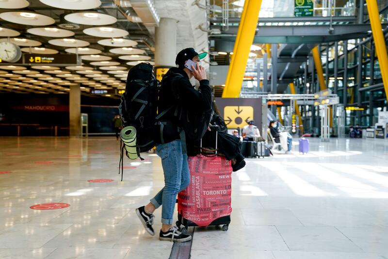 Gobierno prorroga las restricciones para viajeros de terceros países