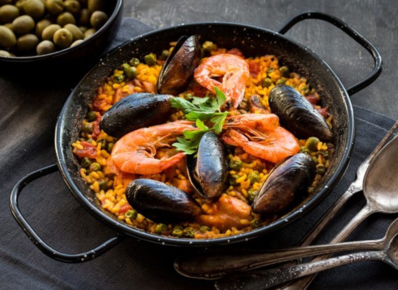 Arroz con almejas y mejillones: el plato de Arguiñano que hunde a la paella