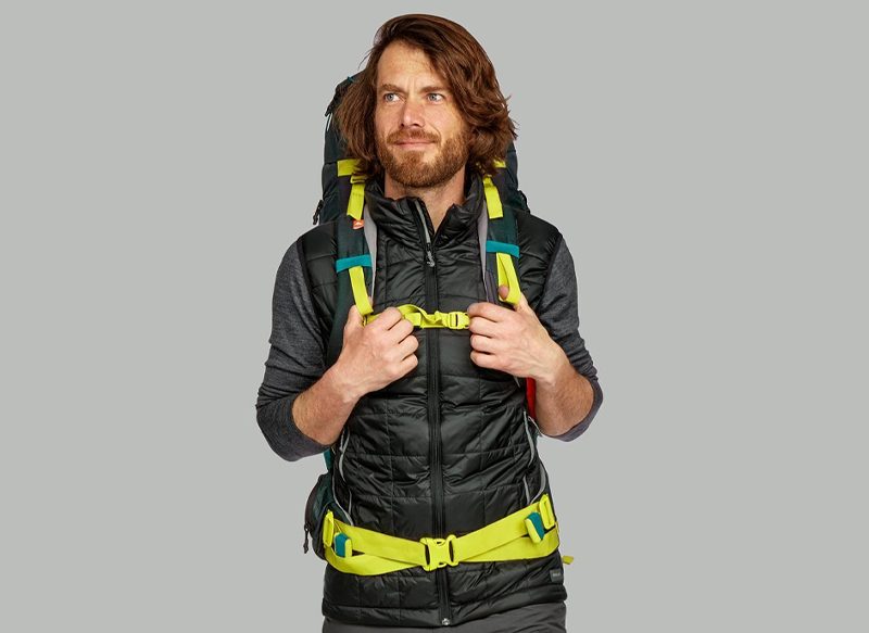 CHALECO ACOLCHADO DE MONTAÑA Y SENDERISMO FORCLAZ, A LA VENTA EN DECATHLON