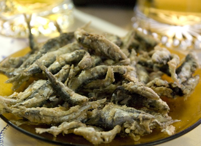 BOQUERONES FRITOS, UNA RECETA MUY POPULAR EN ESPAÑA