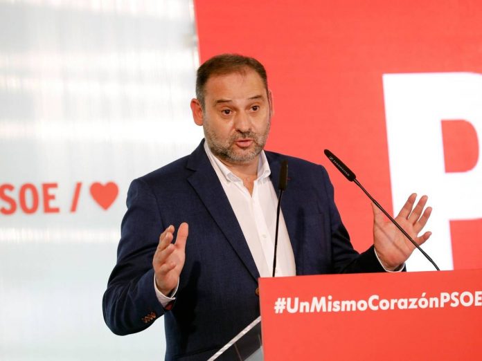 Ábalos dice que Sánchez no era partidario de su dimisión al principio