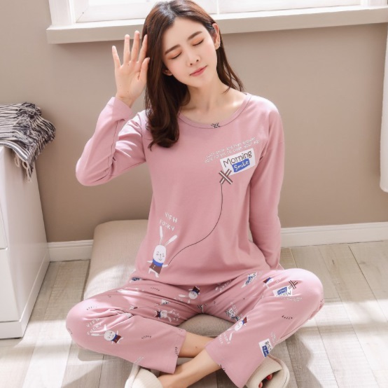 camiseta y pantalón de pijama