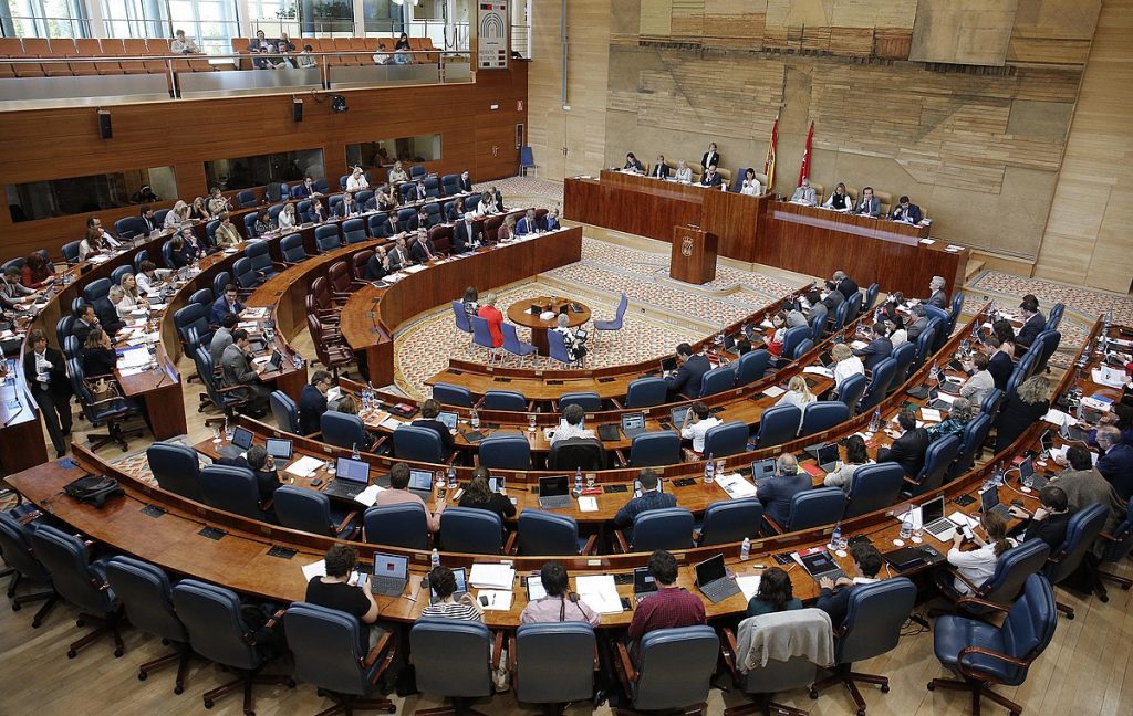 Una consejera de Ayuso se lía con las subvenciones y solo se las da a pueblos de 5.000 habitantes 1 Moncloa ASAMBLEA