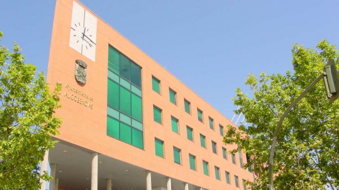 El PP de Alcobendas reduce en un 40% el 'pufo' del PSOE