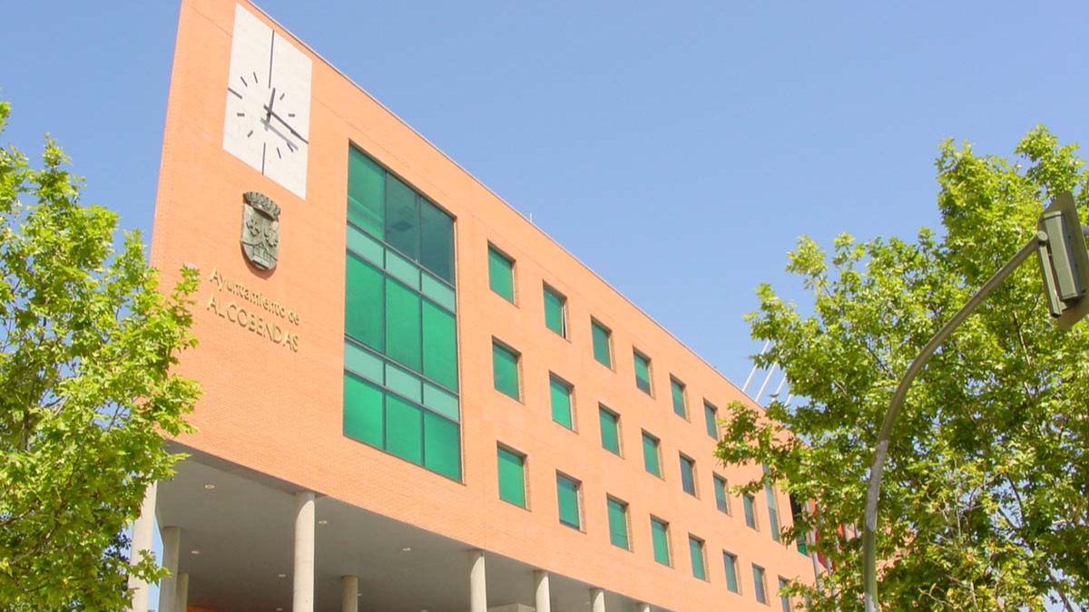 El PP de Alcobendas reduce en un 40% el 'pufo' del PSOE