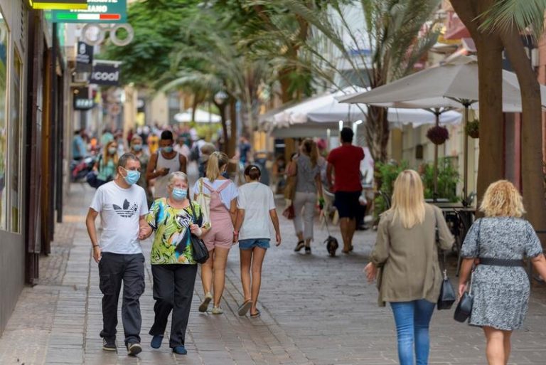 Canarias advierte: La mascarilla sigue siendo obligatoria en lugares cerrados y concurridos