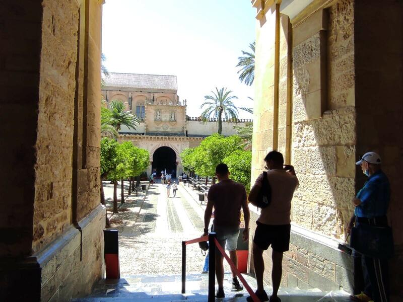 Córdoba y Granada capital y 125 municipios más, en riesgo extremo por Covid en Andalucía