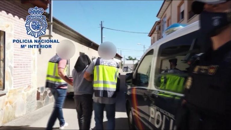 La Policía detiene en Toledo a un yihadista con más de 60 manuales sobre explosivos