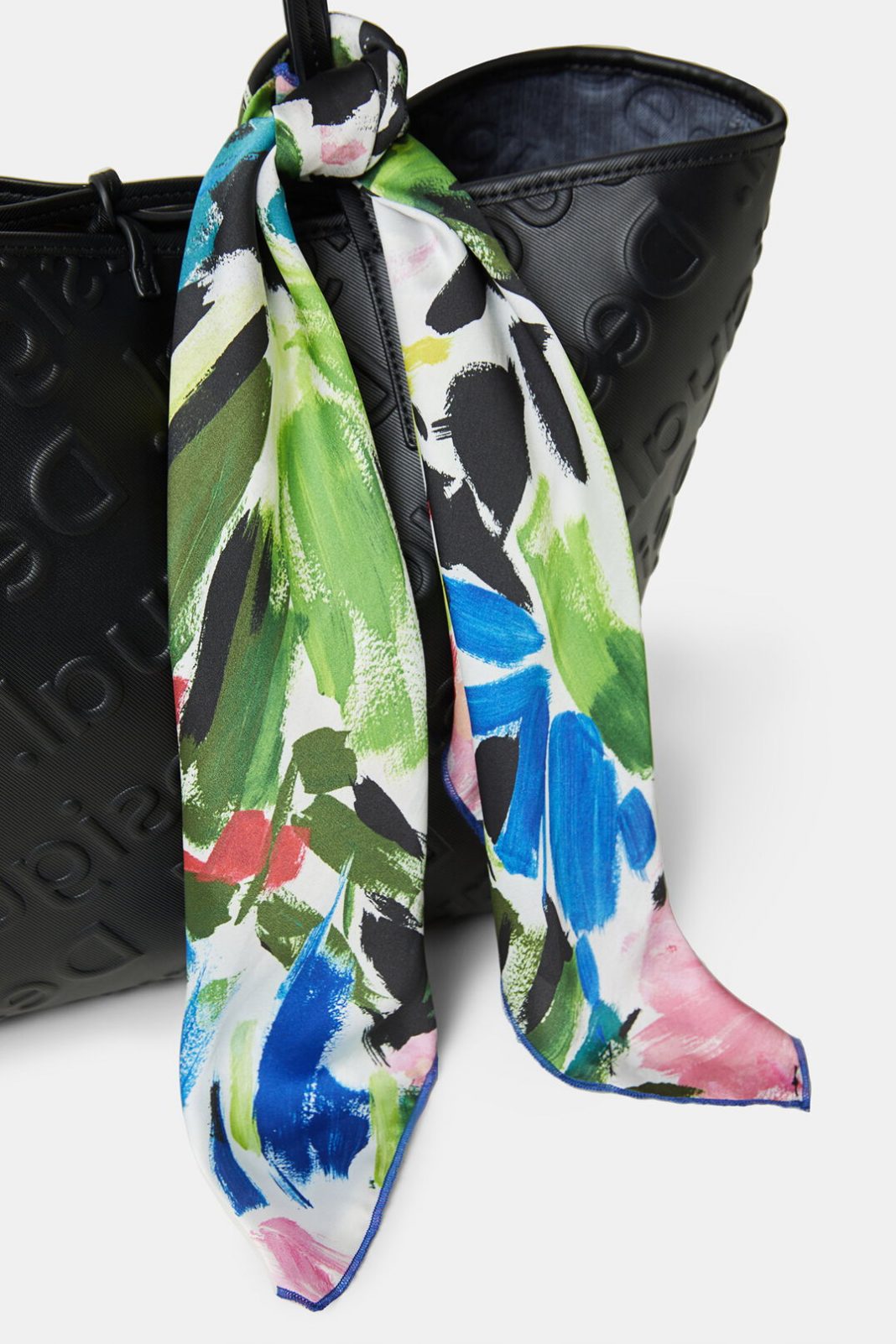 foulard cuadrado desigual