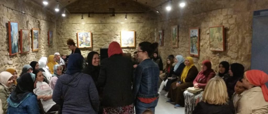 Najat Driouech Ben Moussa, con el hiyab rojo, en un mitin con mujeres