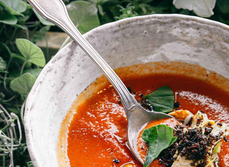 CÓMO ACOMPAÑAR EL GAZPACHO PARA UN MENÚ COMPLETO