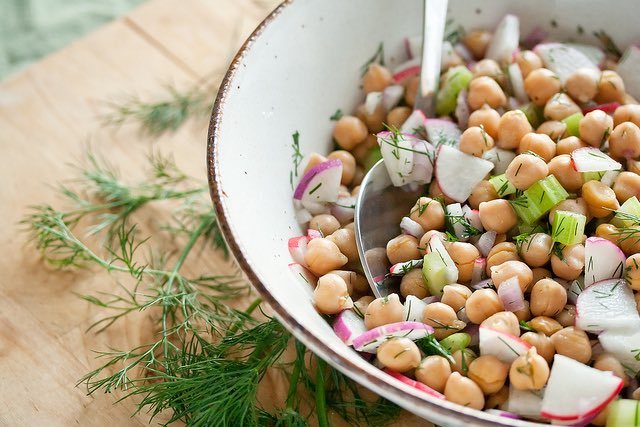 ensalada de garbanzos plato