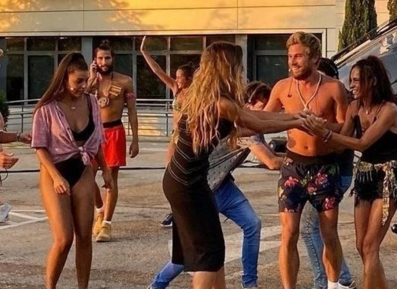 LARA ÁLVAREZ DESMIENTE LOS RUMORES DE TRAMPAS DE SUPERVIVIENTES